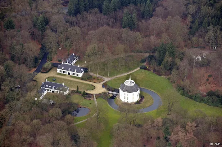 toegangswegen naar lage vuursche afgesloten wegens drukte