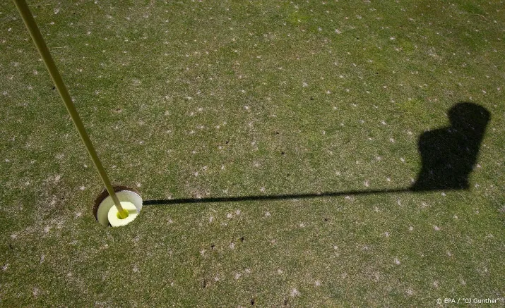 toezicht op social distancing bij golftoernooi the memorial