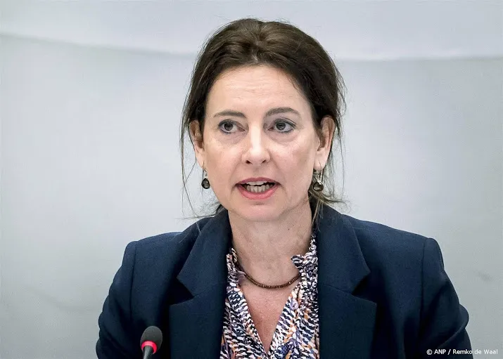 toezichthouder laakt handelen ministerie bij spoedklussen aivd