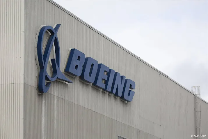 toezichthouder vs houdt 171 boeing 737 vliegtuigen aan de grond