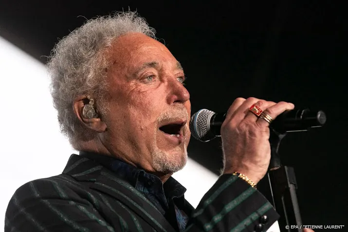 tom jones viert tachtigste verjaardag in ziggo dome