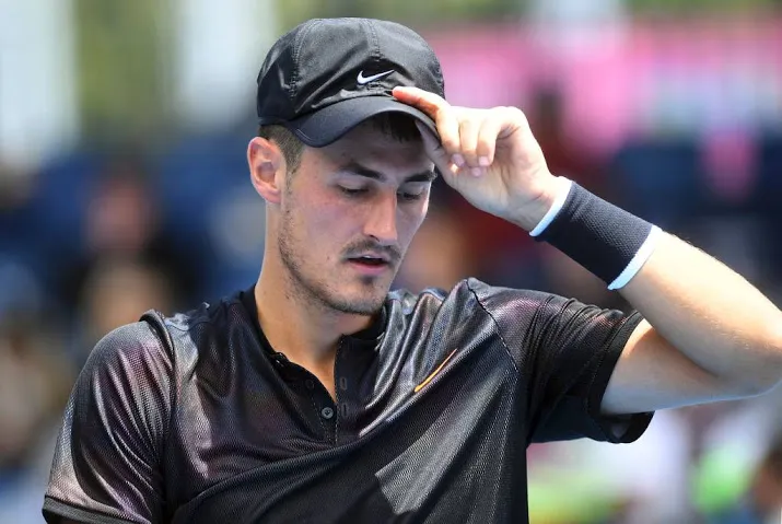 tomic mist australian open en gaat geld tellen