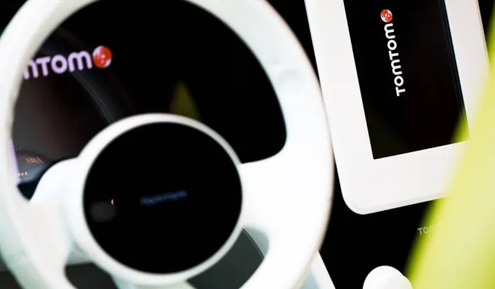 tomtom en flowtraders onderuit op damrak