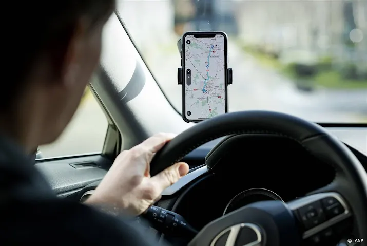 tomtom profiteert van toegenomen autoverkoop