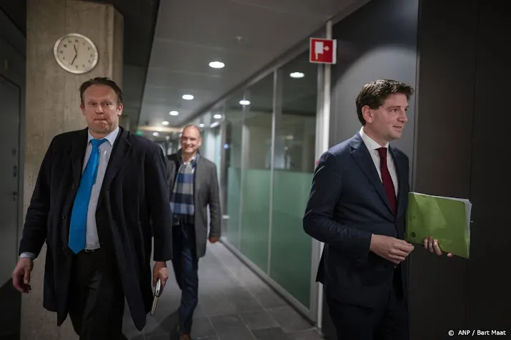 top kabinet en coalitie buigen zich over miljardengat begroting