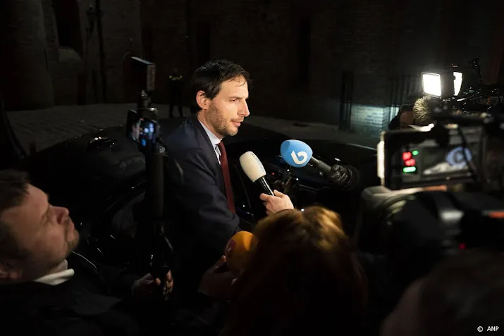 top kabinet weer bijeen om politieke aardverschuiving te bespreken