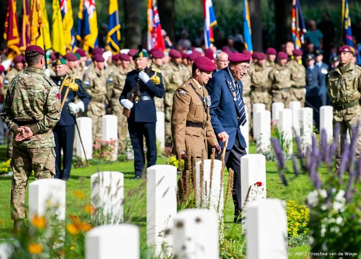 topdrukte bij herdenkingsdienst oosterbeek