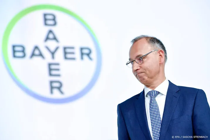 topman bayer krijgt vertrouwen commissarissen