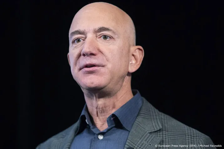 topman jeff bezos doet stapje terug bij webwinkelconcern amazon
