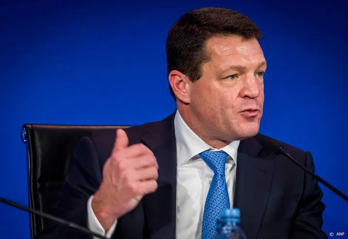 topman klm bekritiseert vliegtaks regering