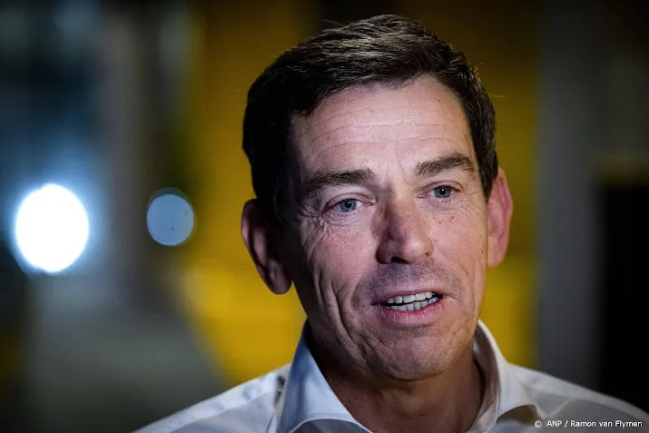 topman schiphol gaat in de nacht dicht en stopt met privejets