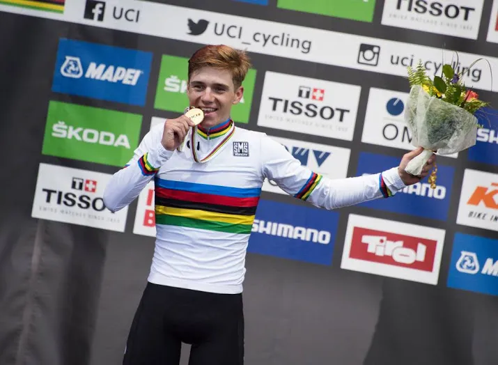 toptalent evenepoel slaat ook toe in wegrace