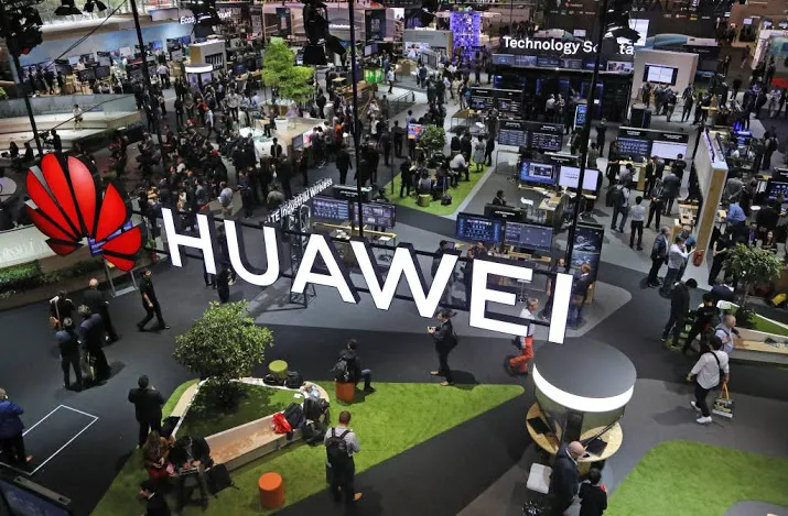 topvrouw huawei verschijnt in rechtbank