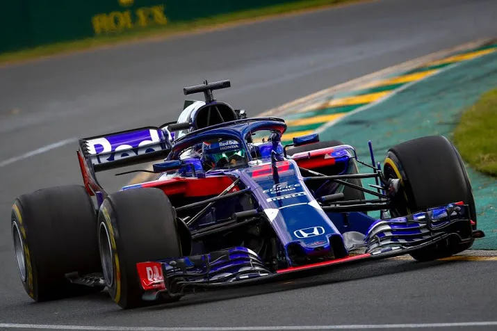 toro rosso moet nu al sleutelen aan motor