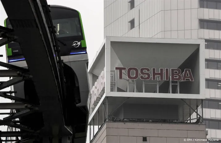 toshiba stijgt op lagere japanse beurs na steun overnamebod