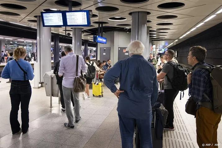 tot 18 00 geen treinverkeer van en naar schiphol