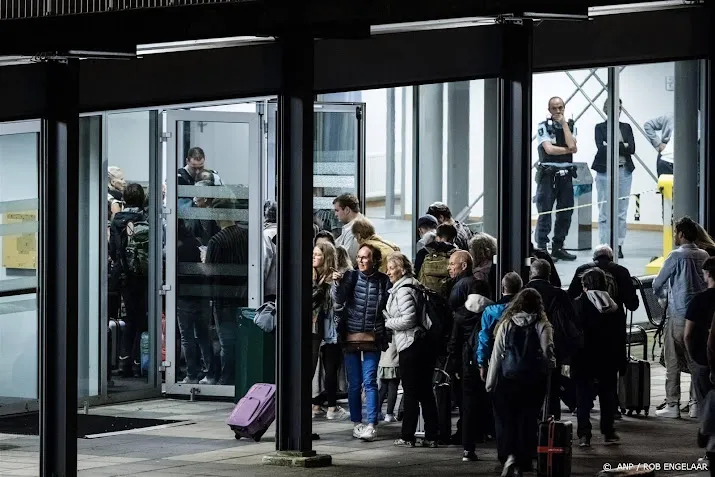 tot nu 751 nederlanders uit israel gehaald woensdag weer vlucht