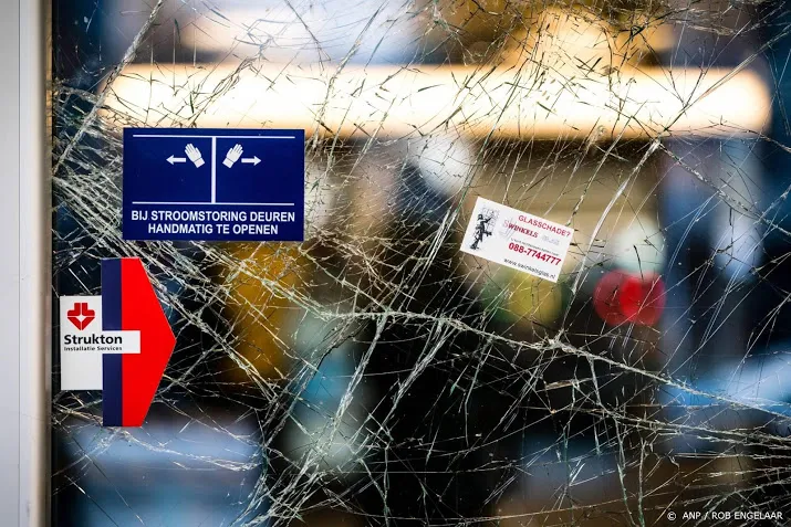 tot nu toe 52 mensen aangehouden voor rellen den bosch