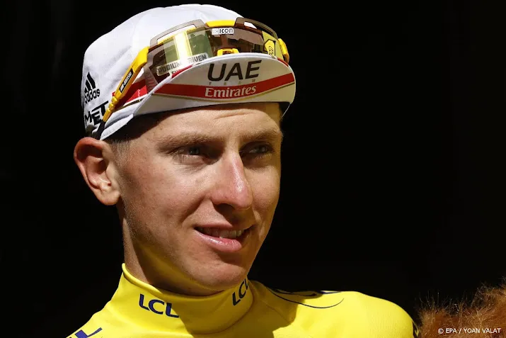 tour de france gaat na rustdag verder met milde bergrit