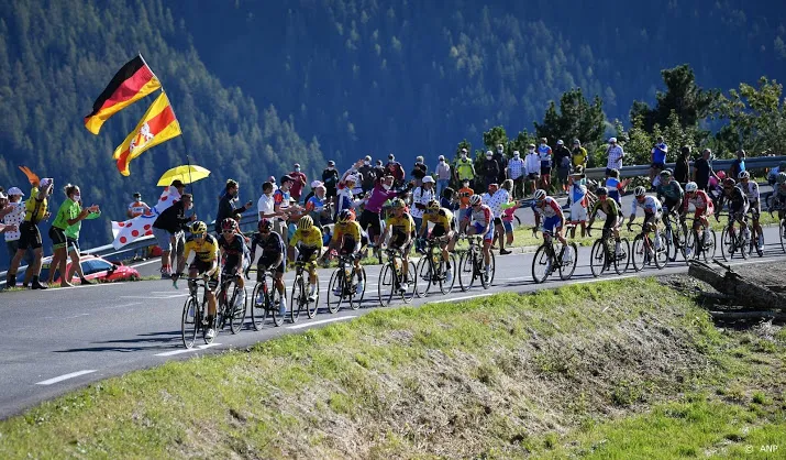tourpeloton begonnen aan eerste pyreneeenrit