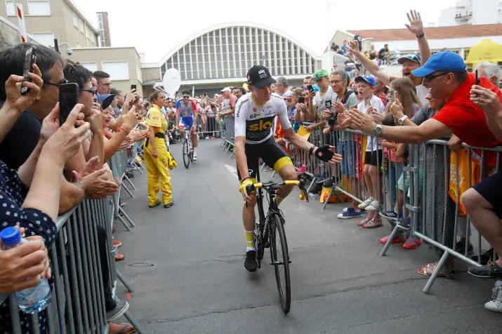 tourpeloton zet koers naar parijs