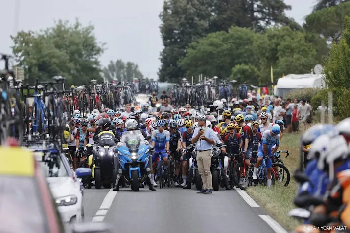 tourrenners in 19e rit opnieuw kort gestopt wegens demonstratie