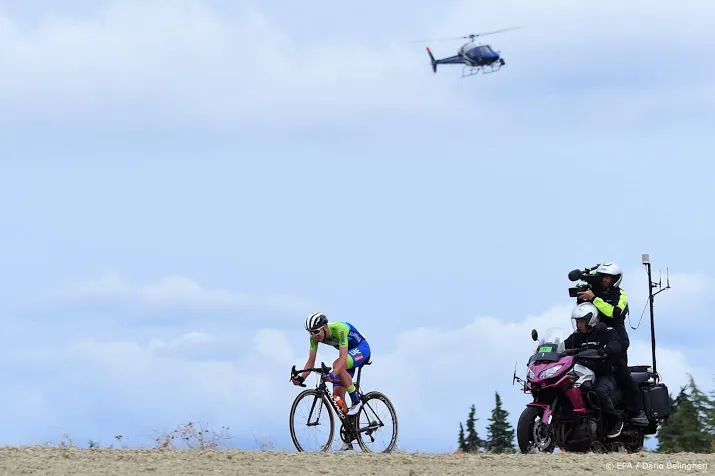 tourwinnaar pogacar langer bij team emirates