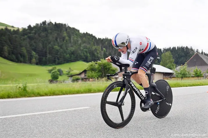 tourwinnaar thomas valt uit na flinke val