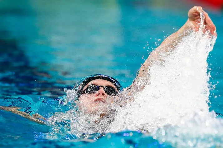toussaint als eerste onder minuut op 100 rug