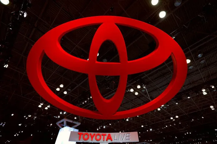 toyota zet deur open voor android in auto