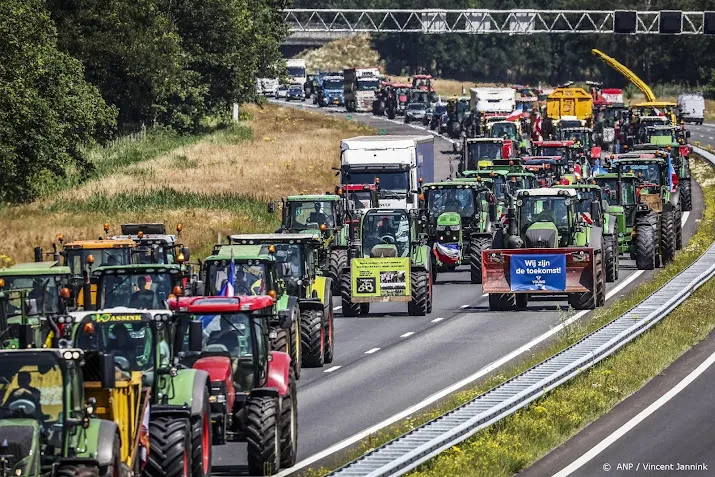 tractoren gesignaleerd op twee snelwegen