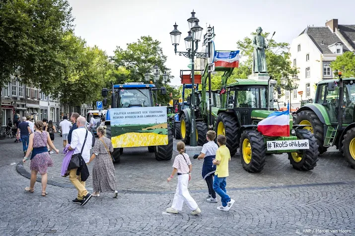 tractoren op markt maastricht een tractor bij concert rieu