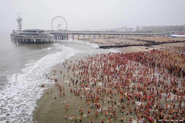 traditionele nieuwjaarsduik in scheveningen gaat weer niet door