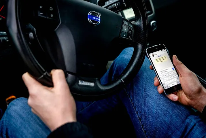 transportsector maak rijdend appen onmogelijk