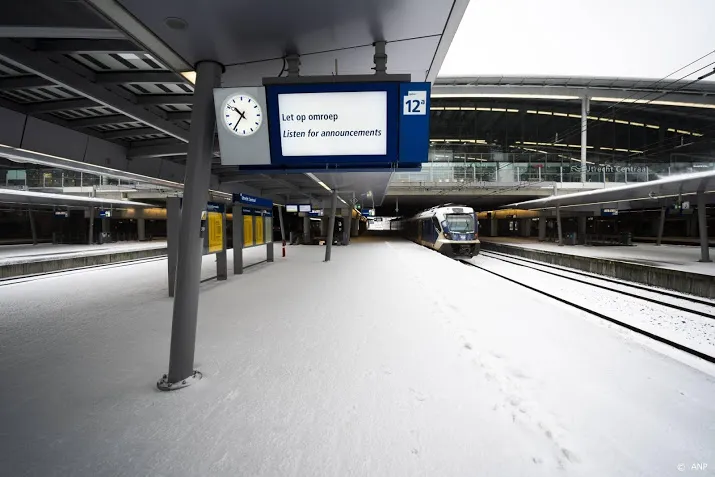 treinen blijven stilstaan ns weet niet voor hoe lang