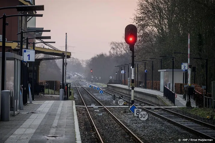 treinpersoneel streekvervoer staakt voor tweede dag op rij