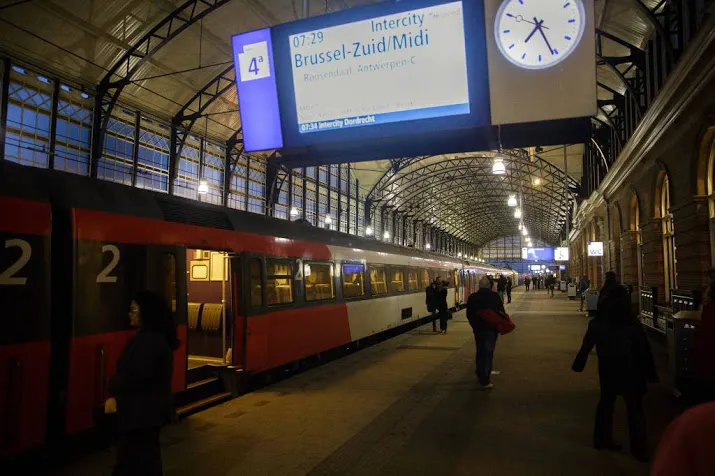 treinrit amsterdam brussel halfuur korter