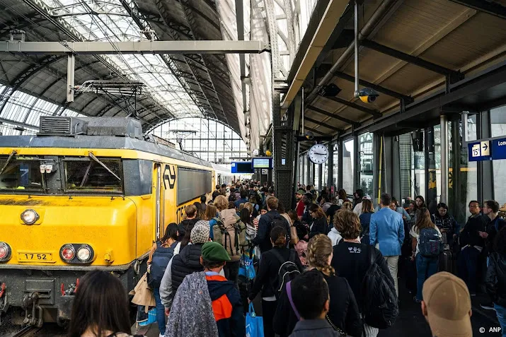 treinverkeer amsterdam centraal start weer op