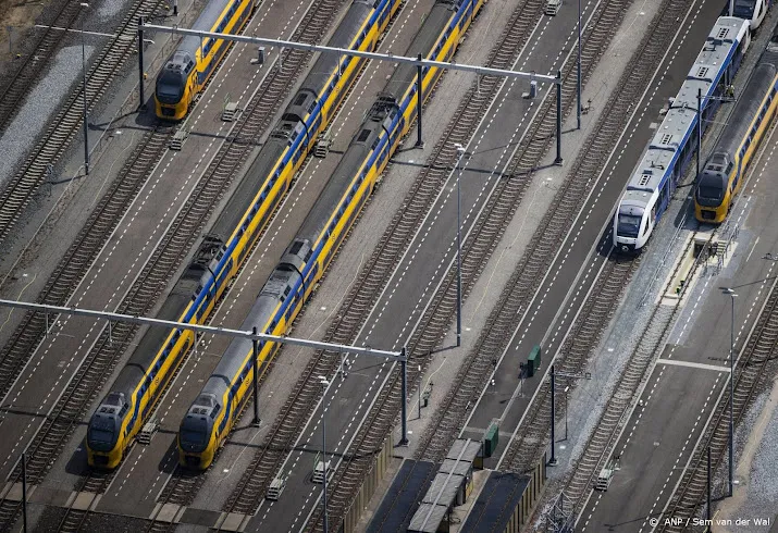 treinverkeer rond leiden ontregeld door scheur in een wissel