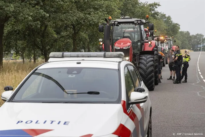 trekkers op a28 bij zwolle rijkswaterstaat let goed op