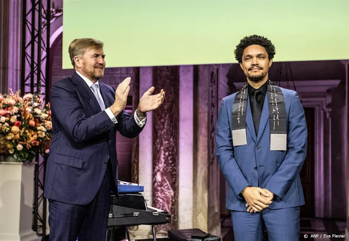 trevor noah vindt winnen erasmusprijs werkelijk een eer