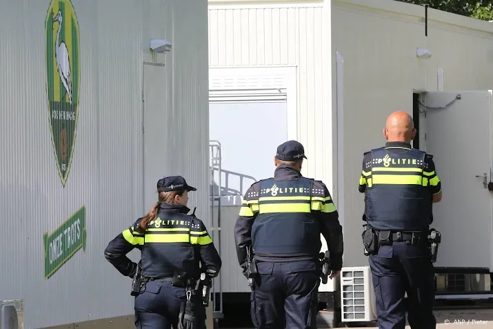 truckers vertrekken bij ado stadion