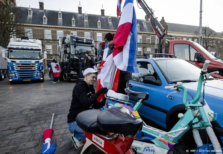 trucks in den haag voor coronaprotest