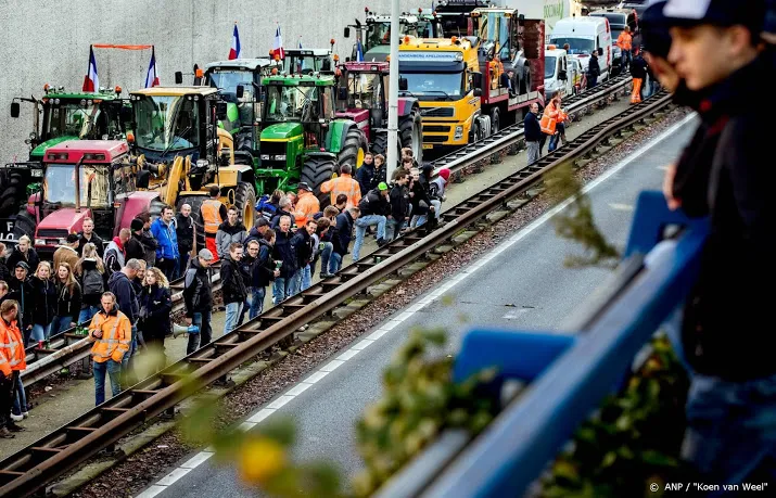 trucks shovels en kranen verlaten den haag