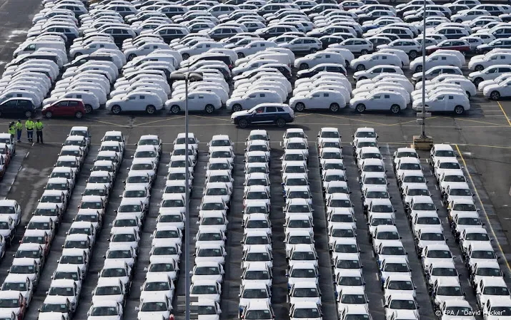trump dreigt weer met heffingen op europese autos
