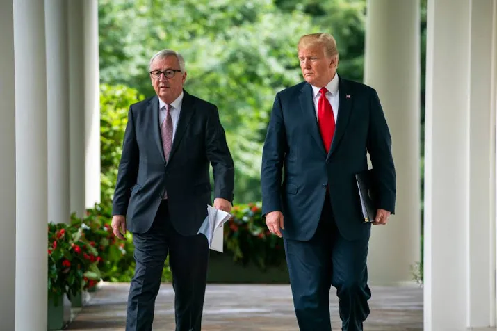 trump en jucker wenden handelsoorlog af