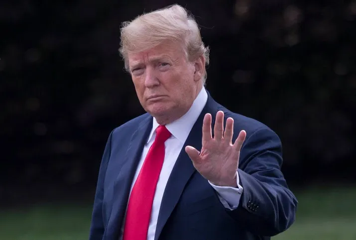 trump harley davidson zwaait de witte vlag
