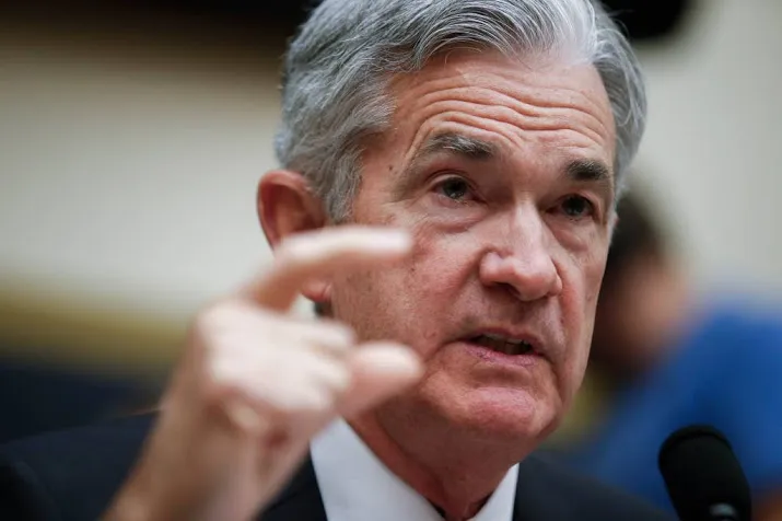 trump klaagt over fed baas powell
