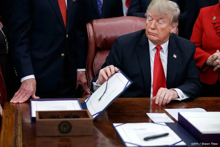 trump overweegt ontslag fed baas powell