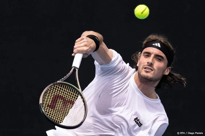 tsitsipas eenvoudig naar tweede ronde australian open